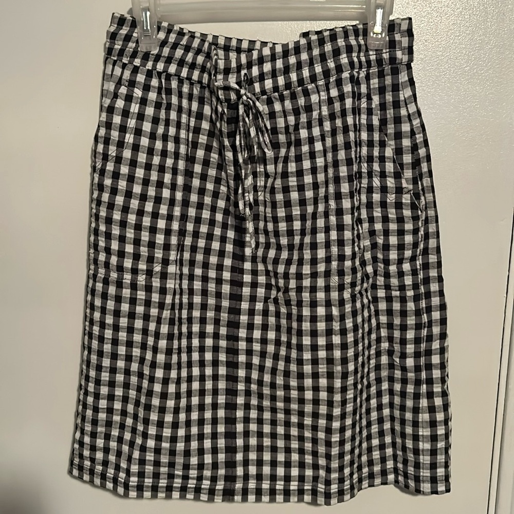 Cute black and white skirt